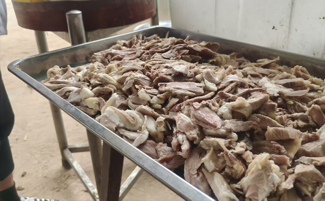 初伏至，新東電為家人們準(zhǔn)備了美味羊肉湯！
